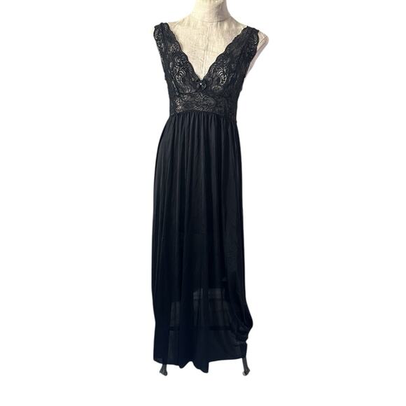 Elegant Black Lace Chemise - Picture 1 of 10